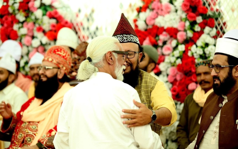 Devotees at the darbar